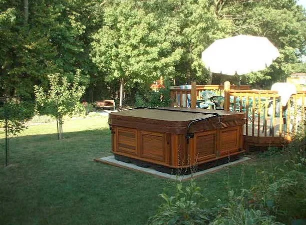 Spacious Plantation area backyard with mature oaks, lawn and a patio hot tub
