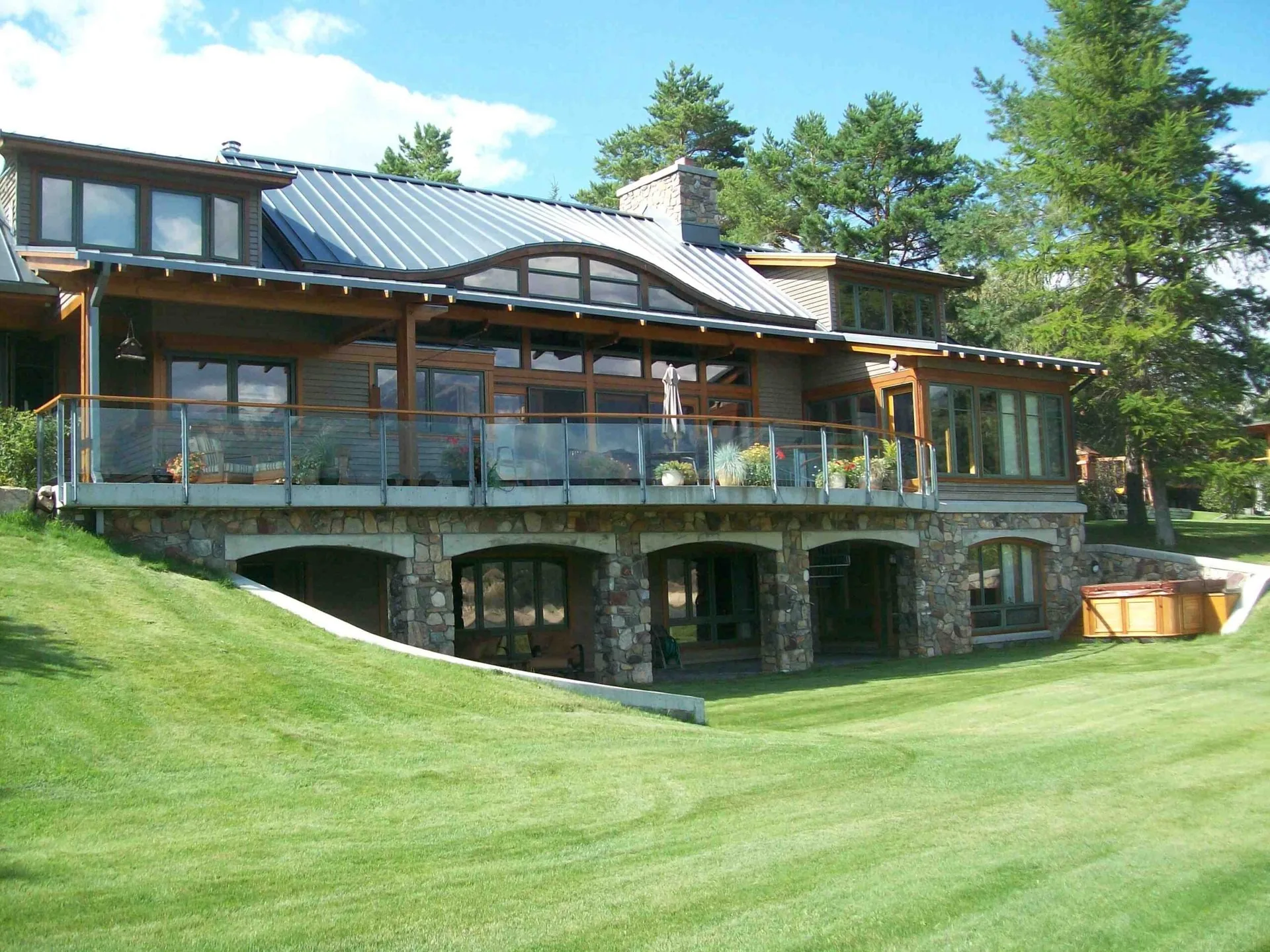 Spacious Plantation-area backyard with mature oaks, lawn and a patio hot tub